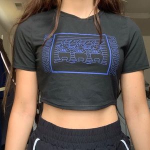 Black cropped T-shirt “PROGRESS”